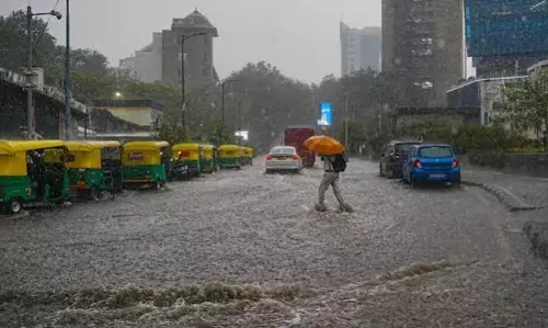 गंभीर डिप्रेशन का असर: कई राज्यों में भारी बारिश की चेतावनी गंभीर डिप्रेशन का असर: कई राज्यों में भारी बारिश की चेतावनी