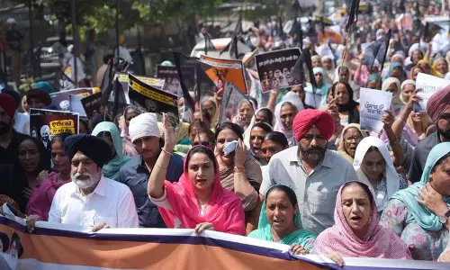 हरसिमरत बादल ने शुरू किया ‘मावां-धीयां’ अभियान हरसिमरत बादल ने शुरू किया ‘मावां-धीयां’ अभियान