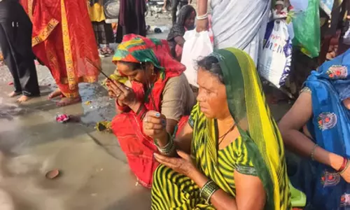 प्रयागराज में पद्मा एकादशी पर उमड़ा आस्था का सैलाब, श्रद्धालुओं ने संगम में लगाई पवित्र डुबकी