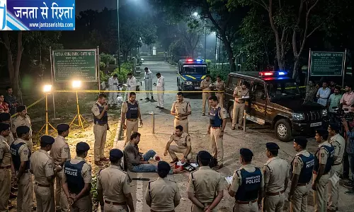 पुलिसकर्मी बनकर नाबालिग से गैंगरेप का आरोप मुठभेड़ के बाद आसिफ गिरफ्तार पुलिसकर्मी बनकर नाबालिग से गैंगरेप का आरोप मुठभेड़ के बाद आसिफ गिरफ्तार