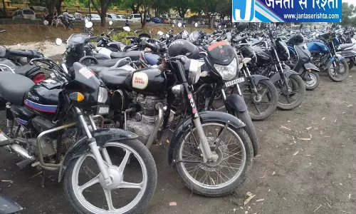 नंबर प्लेट छिपाना पड़ेगा भारी बाइकर्स को पुलिस की चेतावनी