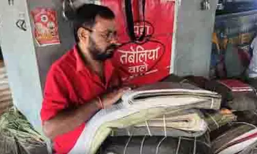 पितृपक्ष से पहले प्रयागराज का पंडा समाज बही-खातों को व्यवस्थित करने में जुटा पितृपक्ष से पहले प्रयागराज का पंडा समाज बही-खातों को व्यवस्थित करने में जुटा