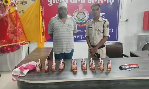 डोंगरगढ़ में अवैध शराब बिक्री करते आरोपी गिरफ्तार