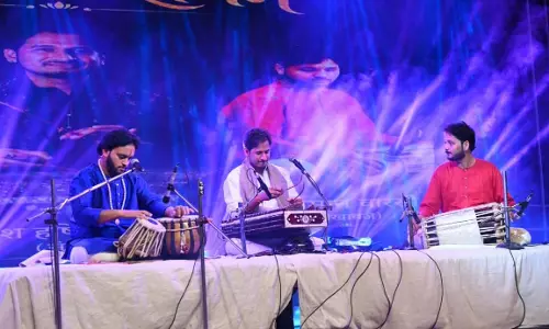 तबला, पखावज और संतूर की प्रस्तुतियों से गूंजा चक्रधर समारोह