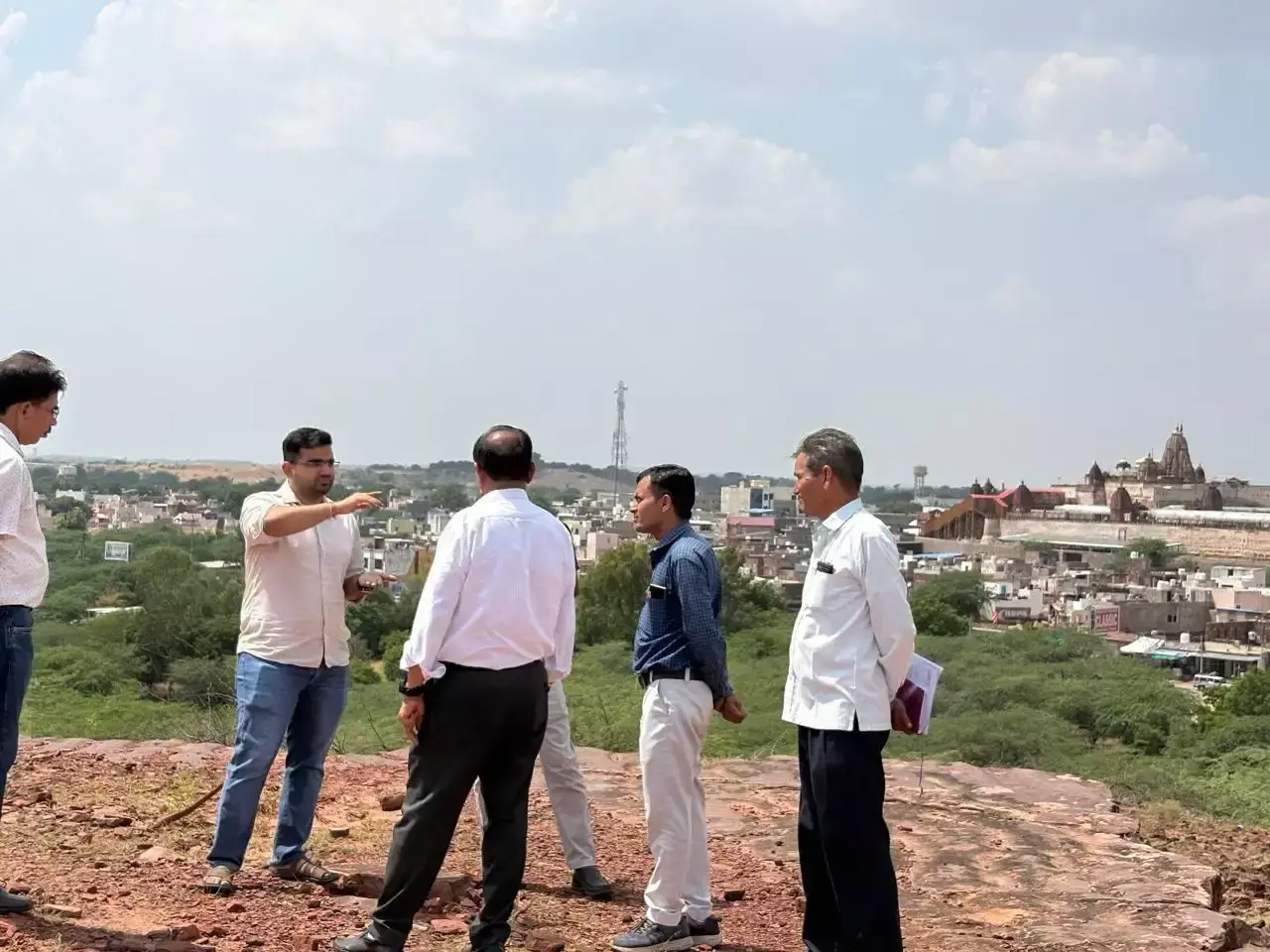Jodhpur: सीईओ ने दिए ग्रामीण विकास कार्य समय पर पूरा करने के निर्देश Jodhpur: सीईओ ने दिए ग्रामीण विकास कार्य समय पर पूरा करने के निर्देश