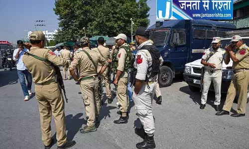 कश्मीर आईजीपी ने सुरक्षा चौकियों को फिर से व्यवस्थित करने का निर्देश दिया कश्मीर आईजीपी ने सुरक्षा चौकियों को फिर से व्यवस्थित करने का निर्देश दिया