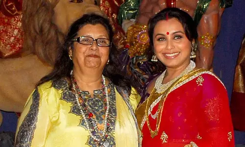 एक्ट्रेस रानी मुखर्जी पर टूटा दुखों का पहाड़, मां नहीं रहीं एक्ट्रेस रानी मुखर्जी पर टूटा दुखों का पहाड़, मां नहीं रहीं