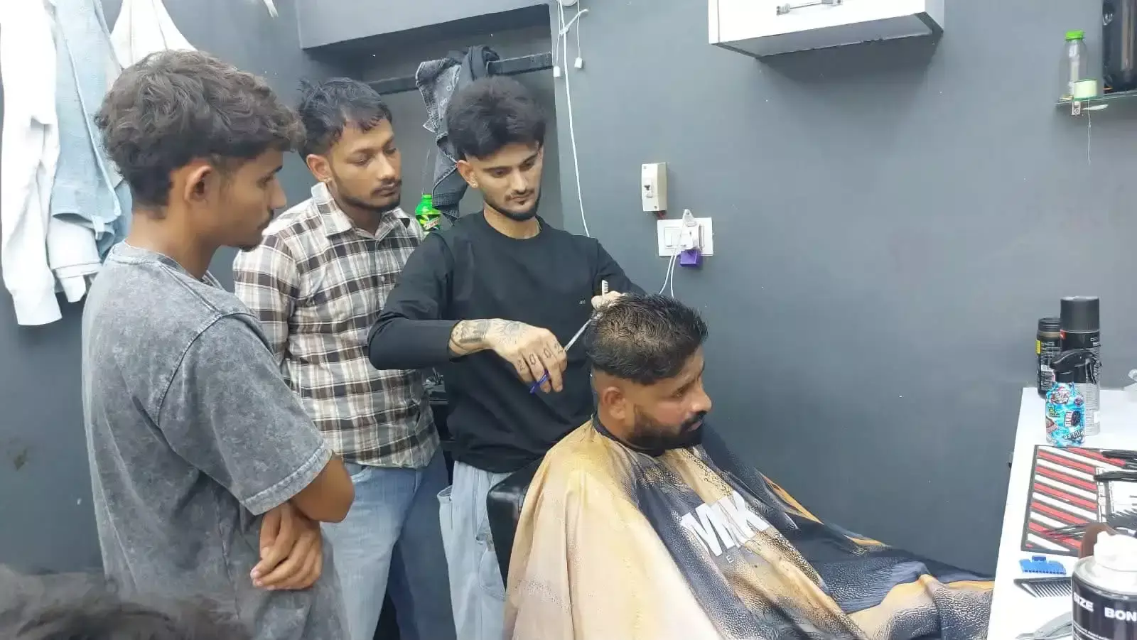 रॉयल लुक सैलून की सफलता में सुख आश्रय योजना की भूमिका