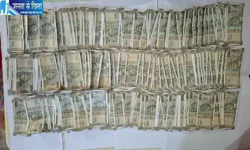 पंचायत अधिकारी के ठिकानों पर छापेमारी