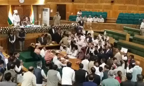 छुट्टियों के मुद्दे पर विधानसभा में भाजपा का वॉकआउट
