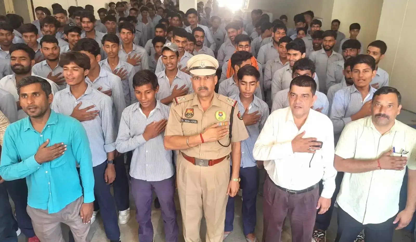 नशे से दूर रहना स्वस्थ जीवन के लिए जरूरी : अशोक वर्मा नशे से दूर रहना स्वस्थ जीवन के लिए जरूरी : अशोक वर्मा