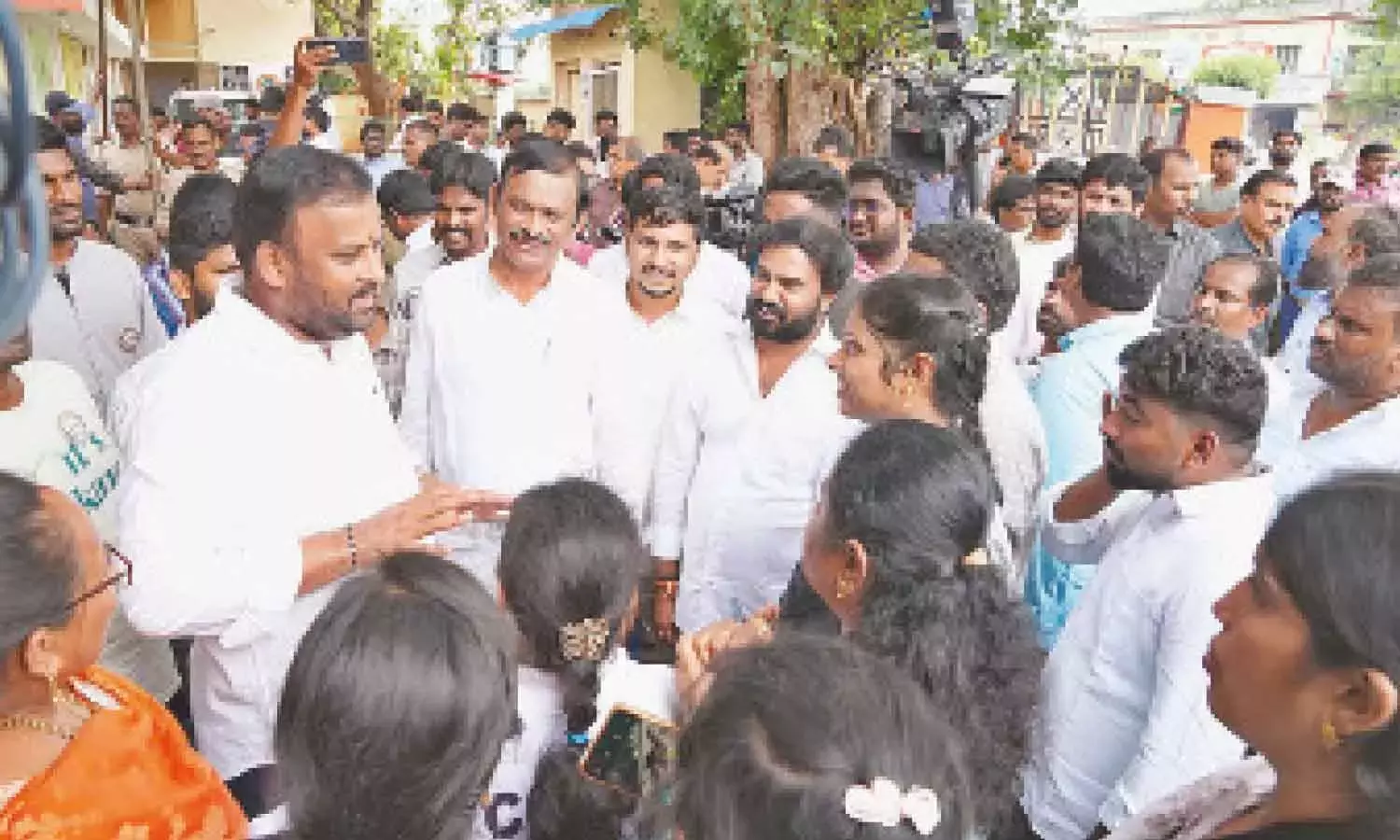 Andhra: खेल मंत्री ने डीएससी खेल कोटा को लेकर हिंसा की निंदा की