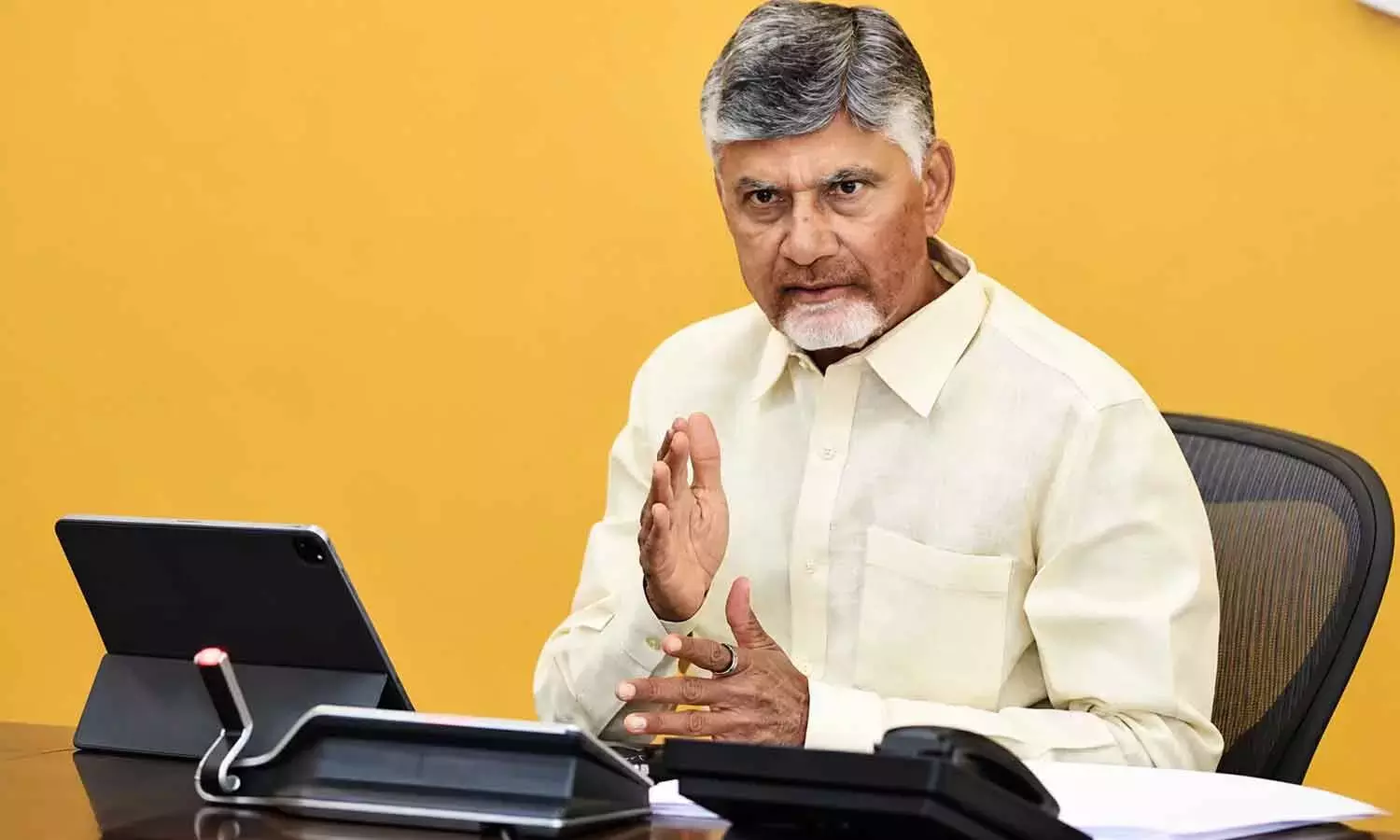 नायडू ने डीएससी शिक्षकों पर YSRCP के हमले की निंदा की