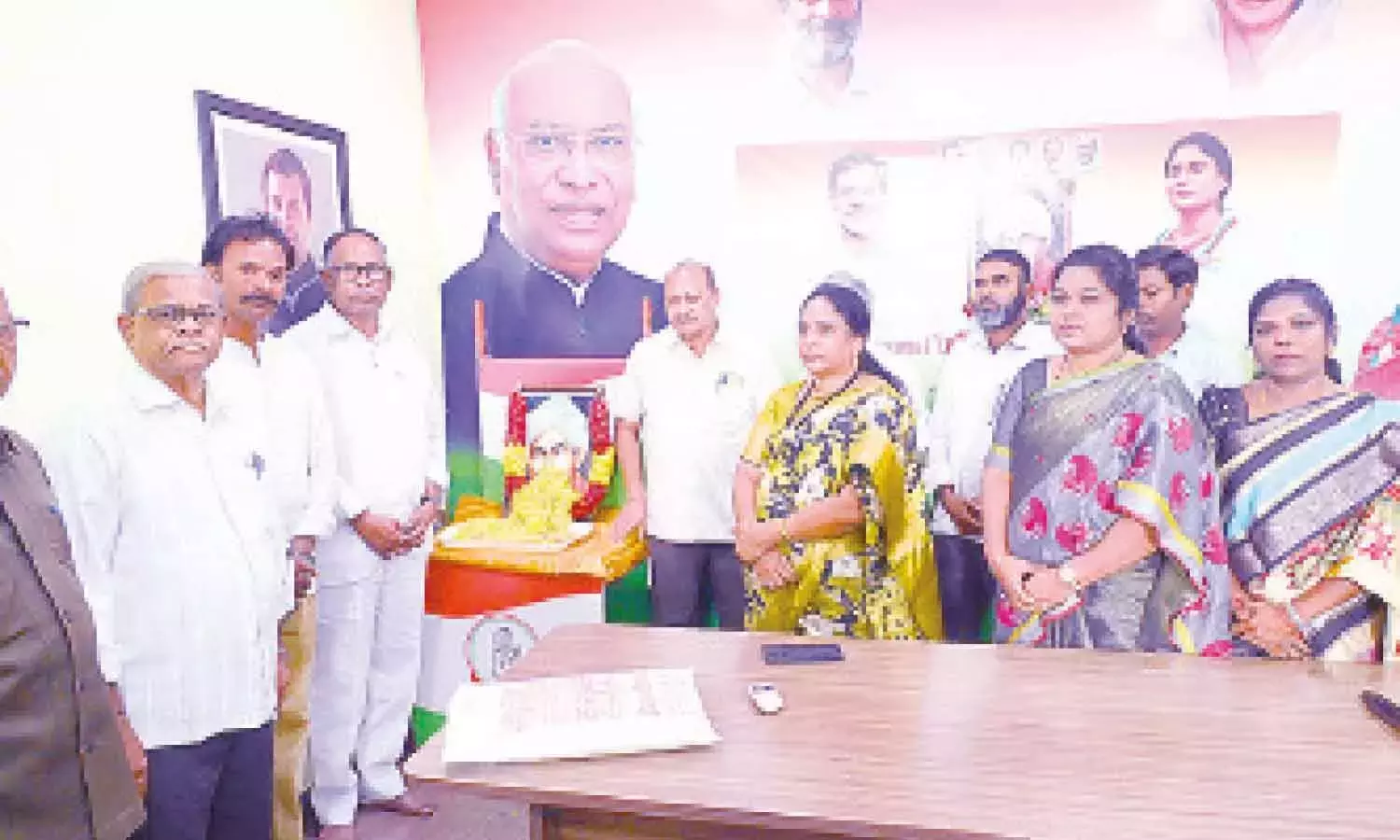 Andhra: गुरजादा के कार्य सामाजिक सुधार को प्रेरित करते रहते हैं Andhra: गुरजादा के कार्य सामाजिक सुधार को प्रेरित करते रहते हैं
