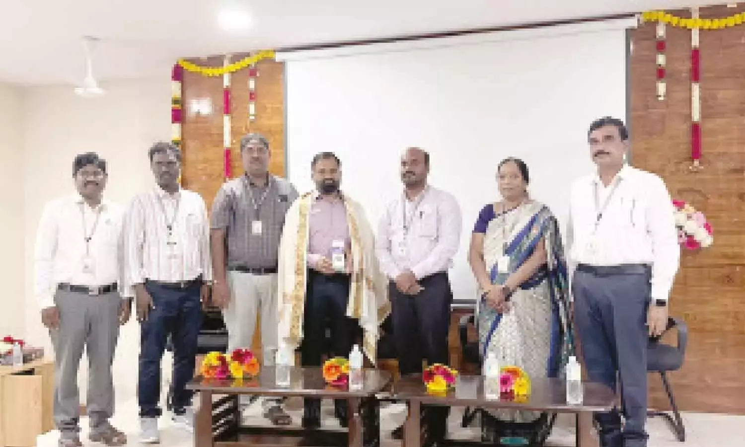 एआई, एज कंप्यूटिंग के लिए VLSI डिजाइन पर एफडीपी का उद्घाटन किया गया एआई, एज कंप्यूटिंग के लिए VLSI डिजाइन पर एफडीपी का उद्घाटन किया गया