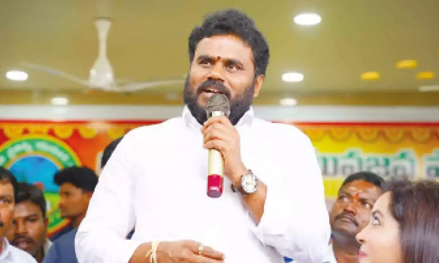 Andhra: बोडे ने पवन से बेरोजगारी के मुद्दे का समाधान करने का आग्रह किया Andhra: बोडे ने पवन से बेरोजगारी के मुद्दे का समाधान करने का आग्रह किया