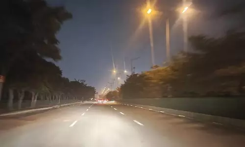स्ट्रीट लाइट्स की निगरानी के लिए गुरुग्राम में कंट्रोल रूम स्ट्रीट लाइट्स की निगरानी के लिए गुरुग्राम में कंट्रोल रूम