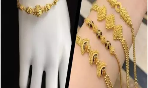 स्टाइलिश लुक के लिए चुनें ये खूबसूरत गोल्ड ब्रेसलेट स्टाइलिश लुक के लिए चुनें ये खूबसूरत गोल्ड ब्रेसलेट