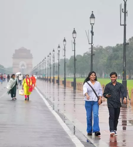 बारिश थमते ही दिल्ली-एनसीआर में बढ़ा प्रदूषण, ग्रेटर नोएडा का एक्यूआई 300 के पार बारिश थमते ही दिल्ली-एनसीआर में बढ़ा प्रदूषण, ग्रेटर नोएडा का एक्यूआई 300 के पार