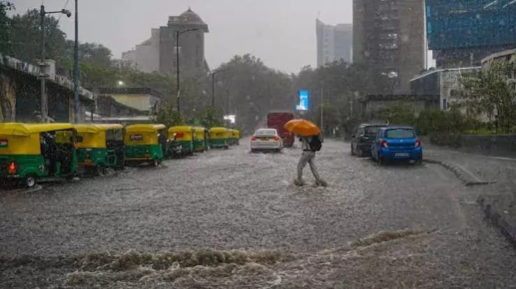 गंभीर डिप्रेशन का असर: कई राज्यों में भारी बारिश की चेतावनी गंभीर डिप्रेशन का असर: कई राज्यों में भारी बारिश की चेतावनी