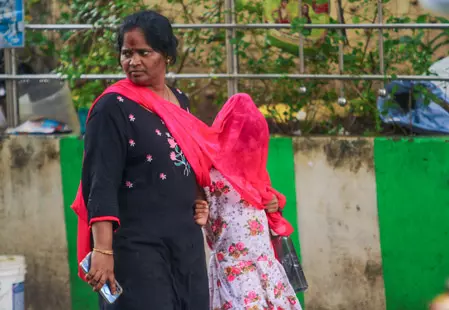 तमिलनाडु में आंधी-तूफान के साथ बारिश होने की संभावना, अलर्ट जारी तमिलनाडु में आंधी-तूफान के साथ बारिश होने की संभावना, अलर्ट जारी