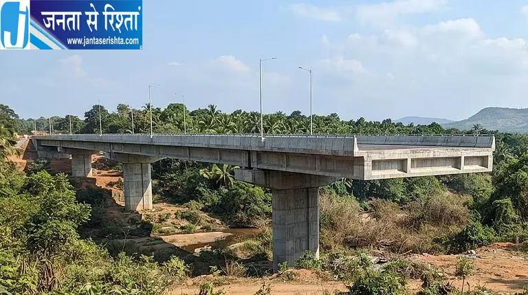₹8.7 करोड़ का पुल बनकर तैयार लेकिन जाने के लिए सड़क नहीं वर्षों से बेकार पड़ा ₹8.7 करोड़ का पुल बनकर तैयार लेकिन जाने के लिए सड़क नहीं वर्षों से बेकार पड़ा