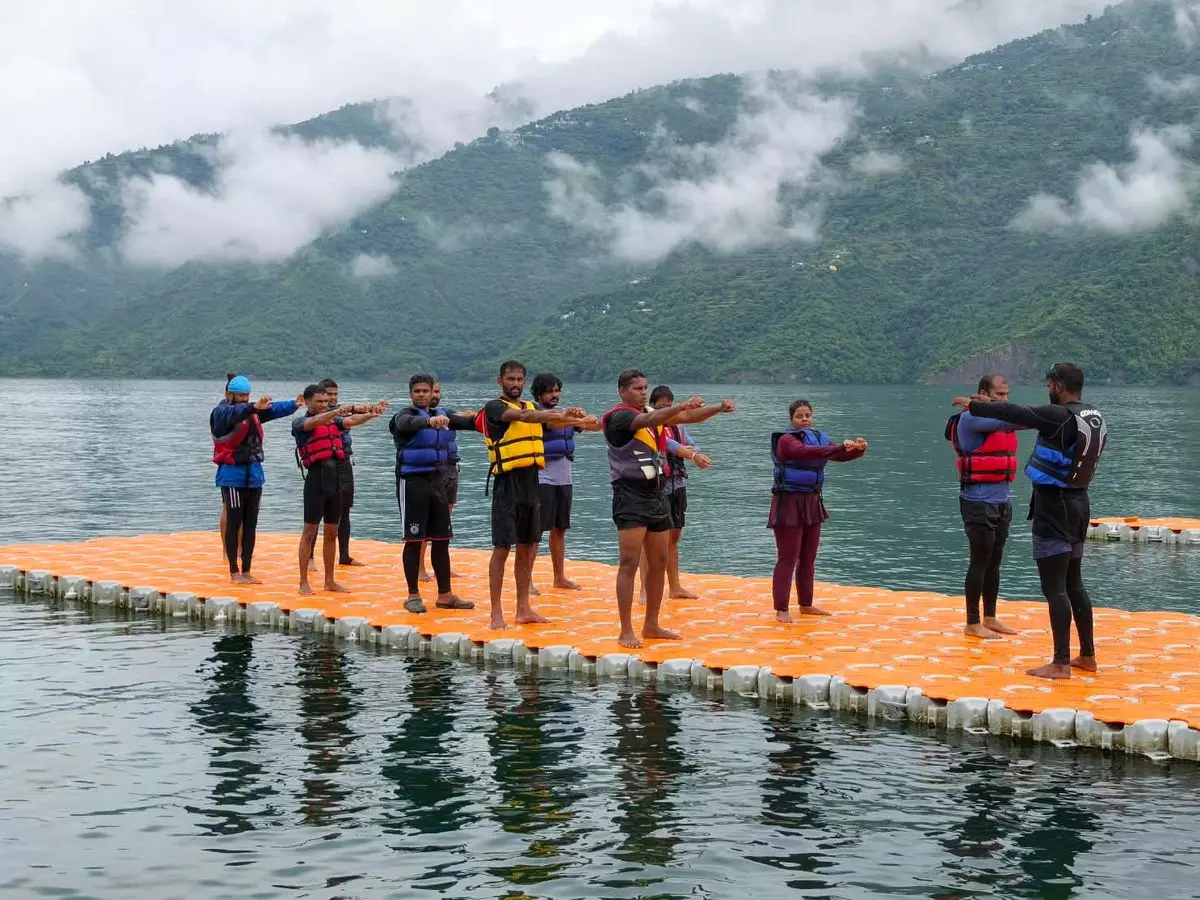 New Tehri: टिहरी झील में वाटर स्कीइंग प्रशिक्षण का द्वितीय बैच शुरू New Tehri: टिहरी झील में वाटर स्कीइंग प्रशिक्षण का द्वितीय बैच शुरू