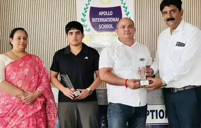 Sonipat: स्कूल पहुंची स्वर्ण पदक विजेता खुशी, हुआ भव्य स्वागत Sonipat: स्कूल पहुंची स्वर्ण पदक विजेता खुशी, हुआ भव्य स्वागत