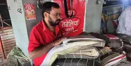 पितृपक्ष से पहले प्रयागराज का पंडा समाज बही-खातों को व्यवस्थित करने में जुटा पितृपक्ष से पहले प्रयागराज का पंडा समाज बही-खातों को व्यवस्थित करने में जुटा