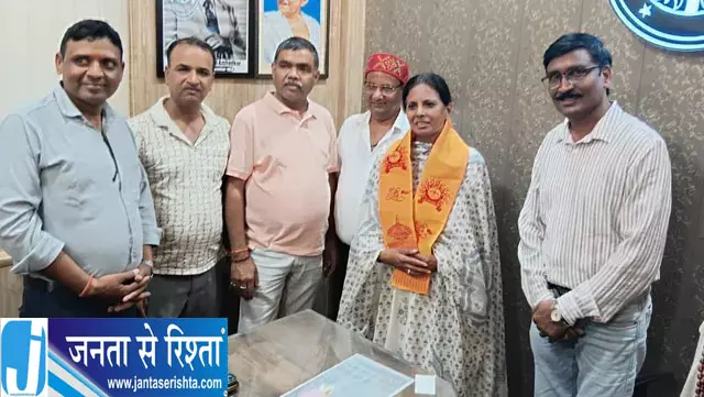 बुनकरों की समस्याओं पर हुई चर्चा बुनकरों की समस्याओं पर हुई चर्चा