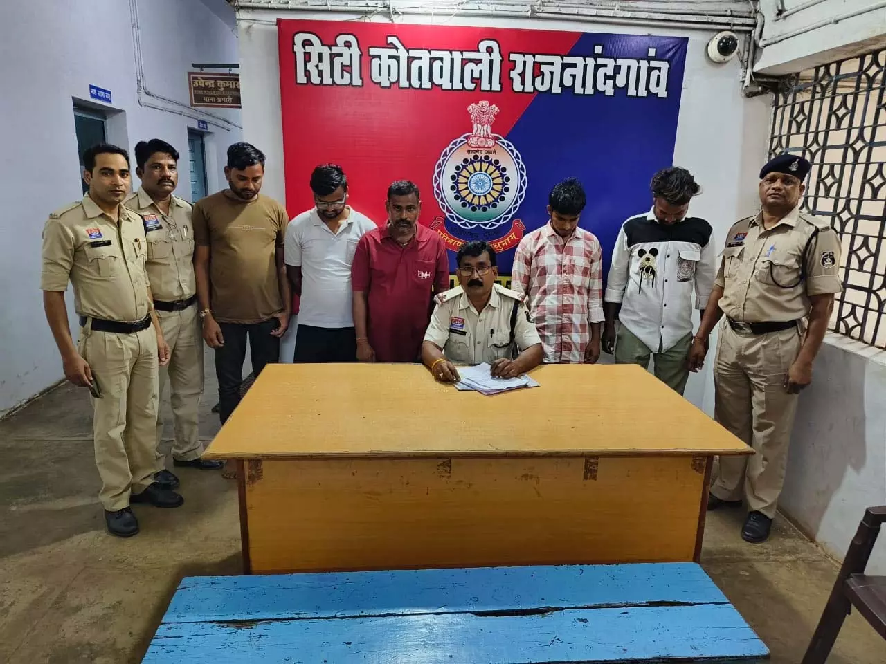गणेश उत्सव को लेकर राजनांदगांव पुलिस सख्त, 10 लोगों पर प्रतिबंधात्मक कार्रवाई गणेश उत्सव को लेकर राजनांदगांव पुलिस सख्त, 10 लोगों पर प्रतिबंधात्मक कार्रवाई
