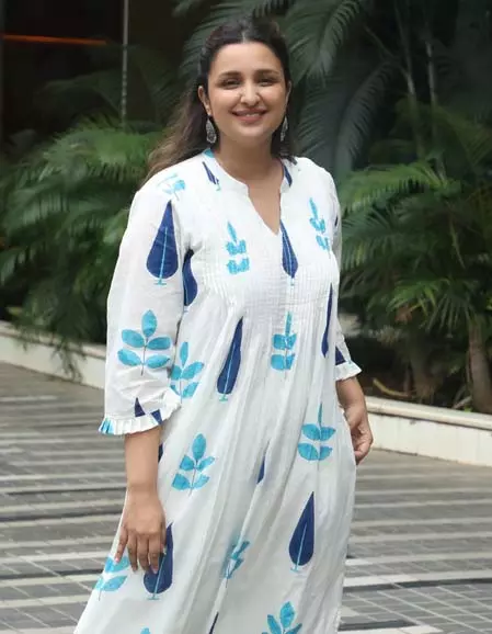 कैटरीना की ट्रोलिंग पर भड़कीं परिणीति चोपड़ा, बोलीं-मां बनने के बाद शरीर में आए बदलाव खूबसूरत, इस पर टिप्पणी क्यों? कैटरीना की ट्रोलिंग पर भड़कीं परिणीति चोपड़ा, बोलीं-मां बनने के बाद शरीर में आए बदलाव खूबसूरत, इस पर टिप्पणी क्यों?