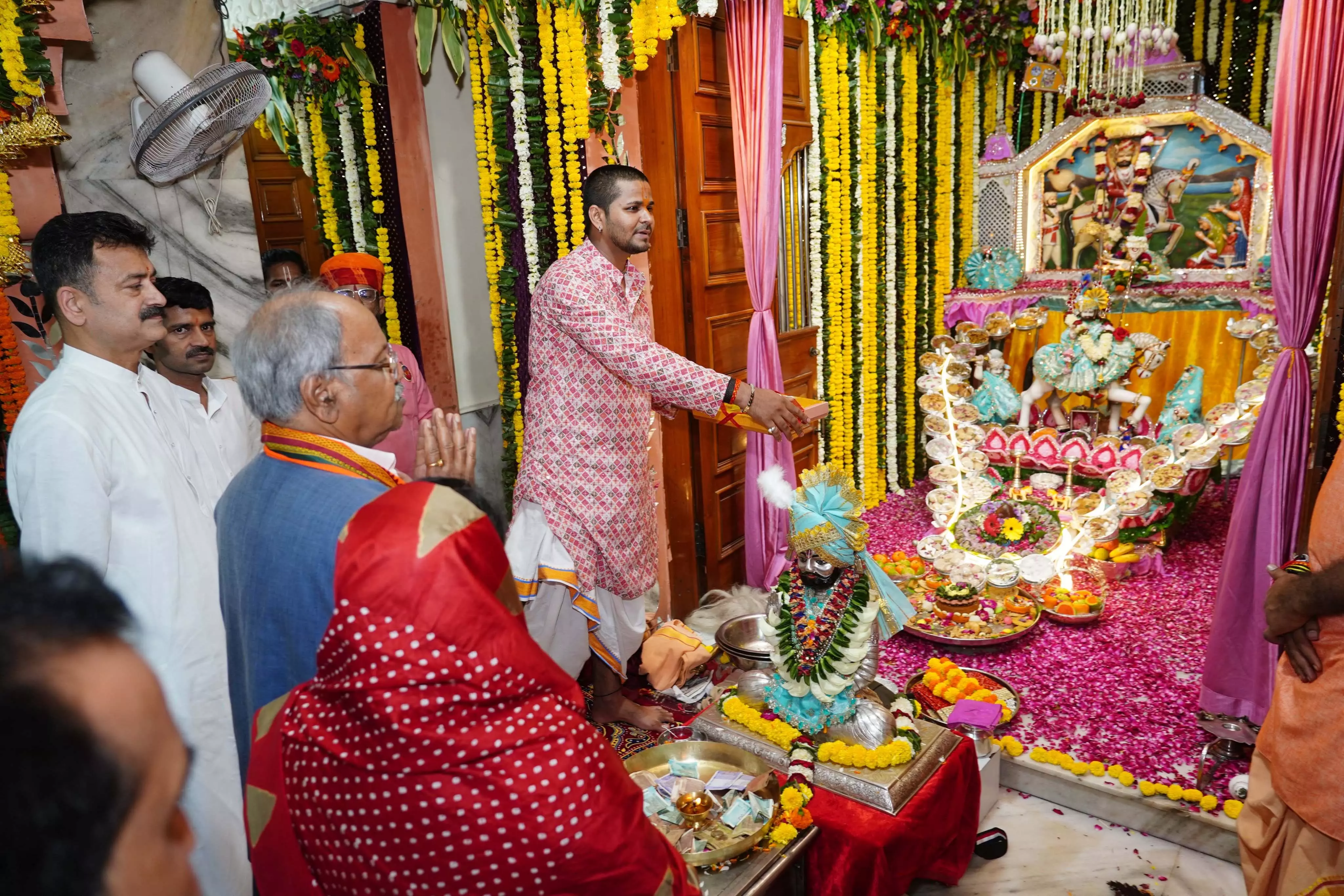 बाबा रामदेवजी के जन्मोत्सव में शामिल हुए बृजमोहन अग्रवाल बाबा रामदेवजी के जन्मोत्सव में शामिल हुए बृजमोहन अग्रवाल