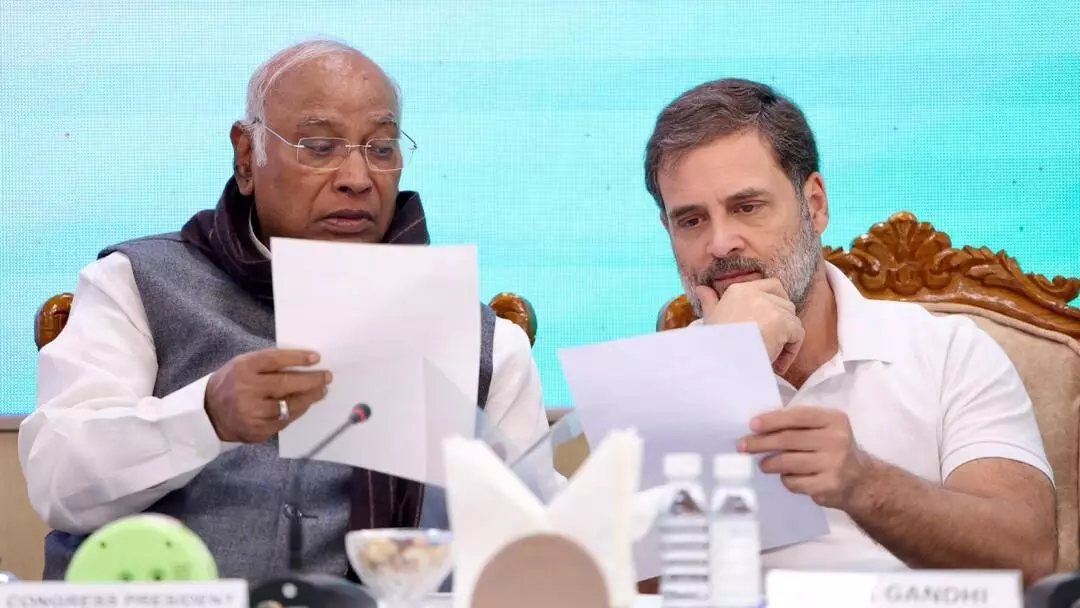 यूपी चुनाव में कांग्रेस टिकट के लिए नई शर्तें!, दावेदारी से पहले पार्टी फंड में जमा करने होंगे 2 लाख यूपी चुनाव में कांग्रेस टिकट के लिए नई शर्तें!, दावेदारी से पहले पार्टी फंड में जमा करने होंगे 2 लाख