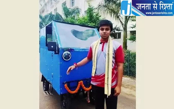 ओडिशा के छात्र ने स्क्रैप से सोलर ईवी बनाया ओडिशा के छात्र ने स्क्रैप से सोलर ईवी बनाया