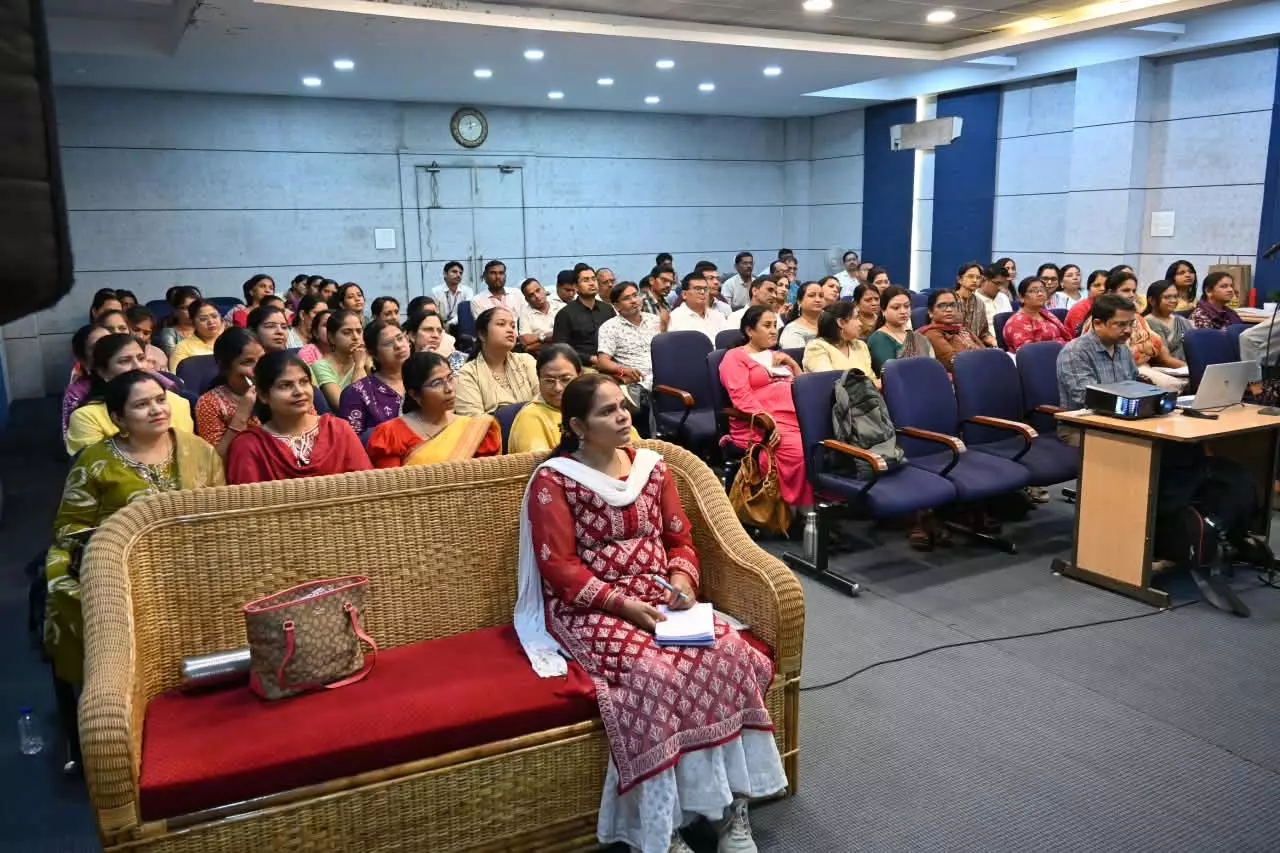 गणित के डर को आकर्षण में बदलने गतिविधि आधारित शिक्षण पर शिक्षकों को मिला व्यावहारिक प्रशिक्षण गणित के डर को आकर्षण में बदलने गतिविधि आधारित शिक्षण पर शिक्षकों को मिला व्यावहारिक प्रशिक्षण