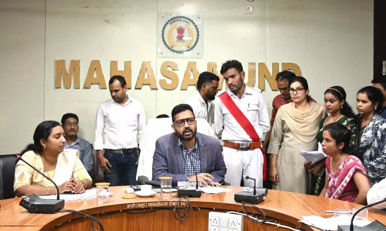 कलेक्टर विनय कुमार लंगेह ने जनदर्शन में सुनी आमजनों की समस्याएं कलेक्टर विनय कुमार लंगेह ने जनदर्शन में सुनी आमजनों की समस्याएं