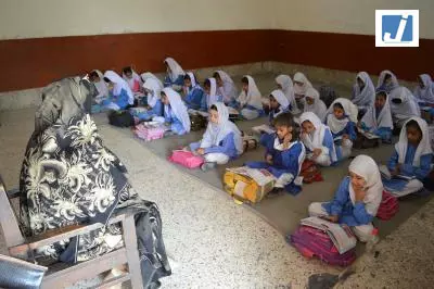 पाकिस्तान: बलूचिस्तान में स्कूल बंद होने और टीचरों की कमी से जूझ रहे पाकिस्तान: बलूचिस्तान में स्कूल बंद होने और टीचरों की कमी से जूझ रहे