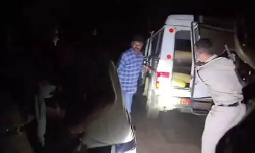 जहरीली शराब कांड का मुख्य आरोपी पुलिस मुठभेड़ में घायल, साथी समेत गिरफ्तार