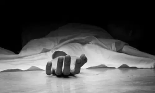 मां के सड़ चुके शव के साथ तीन दिन तक घर में रहा युवक मां के सड़ चुके शव के साथ तीन दिन तक घर में रहा युवक