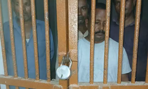 पेट्रोल चोरी पर पुलिस की कार्रवाई, चार आरोपित गिरफ्तार पेट्रोल चोरी पर पुलिस की कार्रवाई, चार आरोपित गिरफ्तार