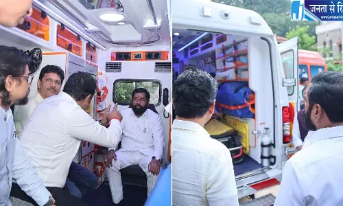 शिंदे ने नई एम्बुलेंस का किया निरीक्षण