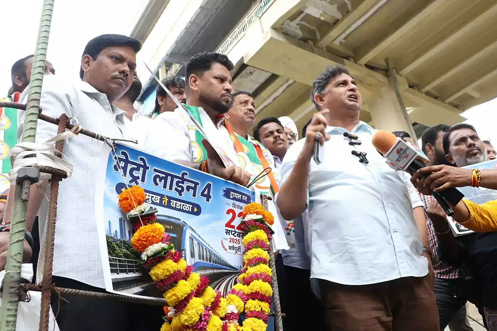 मेट्रो परीक्षण के एक साल बाद भी सेवा शुरू नहीं, एनसीपी ने जताया विरोध मेट्रो परीक्षण के एक साल बाद भी सेवा शुरू नहीं, एनसीपी ने जताया विरोध