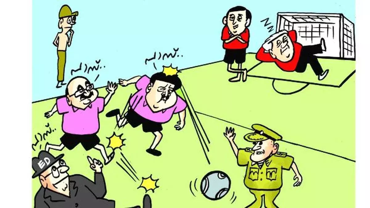 पिनाराई और रिया के खिलाफ क्राइम ब्रांच करेगी जांच