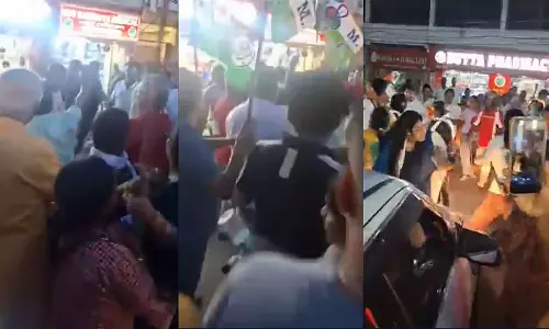 कोलकाता के मुकुंदापुर में TMC-BJP समर्थकों के बीच झड़प, कई घायल; पुलिस ने किया लाठीचार्ज कोलकाता के मुकुंदापुर में TMC-BJP समर्थकों के बीच झड़प, कई घायल; पुलिस ने किया लाठीचार्ज
