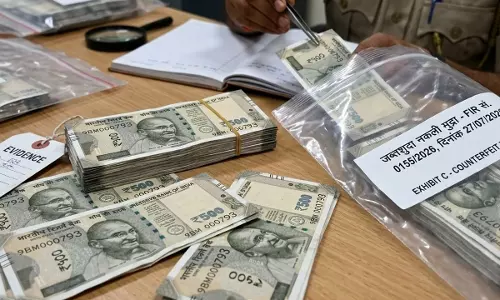 नकली नोटों की गड्डी लेकर स्कूटी खरीदने पहुंचा नाबालिग