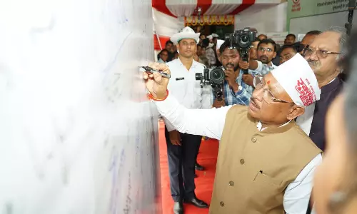 CM विष्णुदेव साय ने ली साइबर जागृति सेल्फी, कहा- सतर्कता ही साइबर अपराध से बचाव