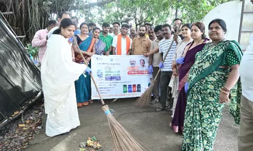 सेवा संकल्प अभियान के तहत बंधवा तालाब में स्वच्छता अभियान एवं वृक्षारोपण