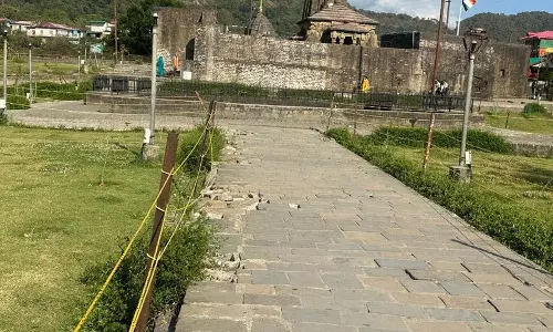बैजनाथ शिव मंदिर की मरम्मत अटकी बैजनाथ शिव मंदिर की मरम्मत अटकी