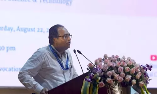 IIT बॉम्बे छात्र की आत्महत्या के बाद डायरेक्टर शिरीष केदारे विवादों में, प्रोफेसर को बचाने के लगे आरोप IIT बॉम्बे छात्र की आत्महत्या के बाद डायरेक्टर शिरीष केदारे विवादों में, प्रोफेसर को बचाने के लगे आरोप